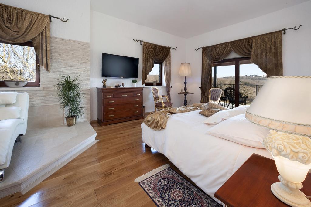 Villa Castello Rausch Valkarin Oda fotoğraf