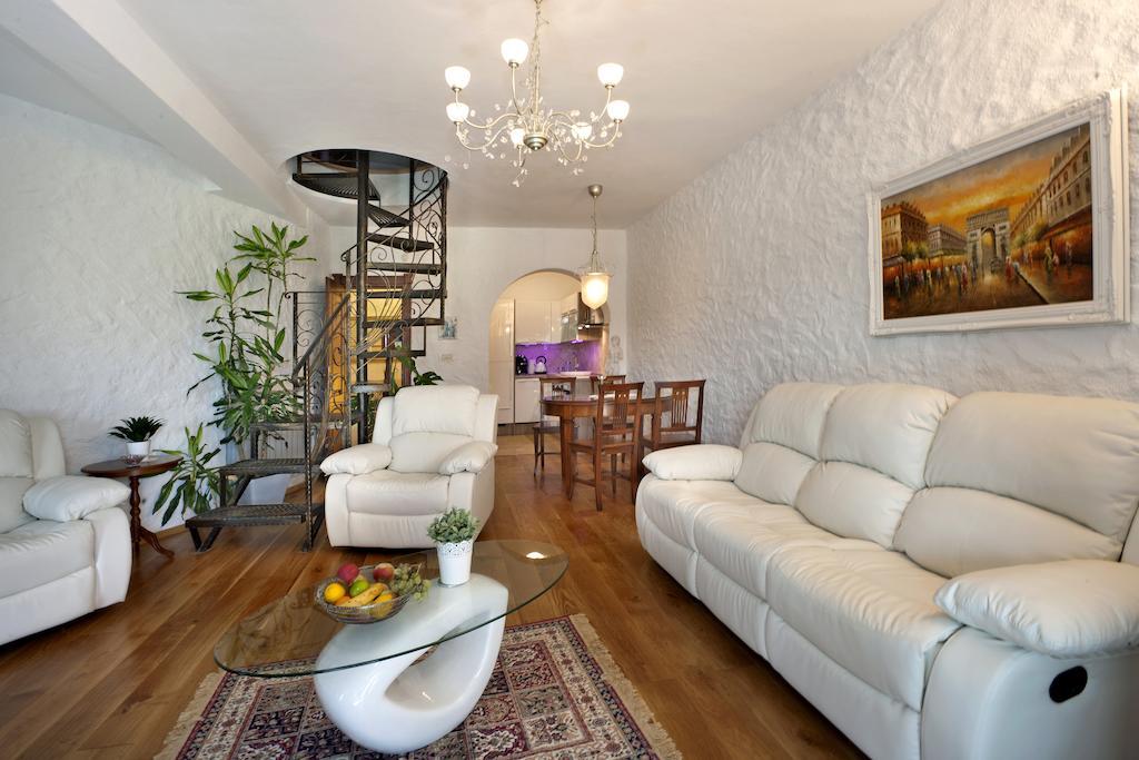 Villa Castello Rausch Valkarin Oda fotoğraf