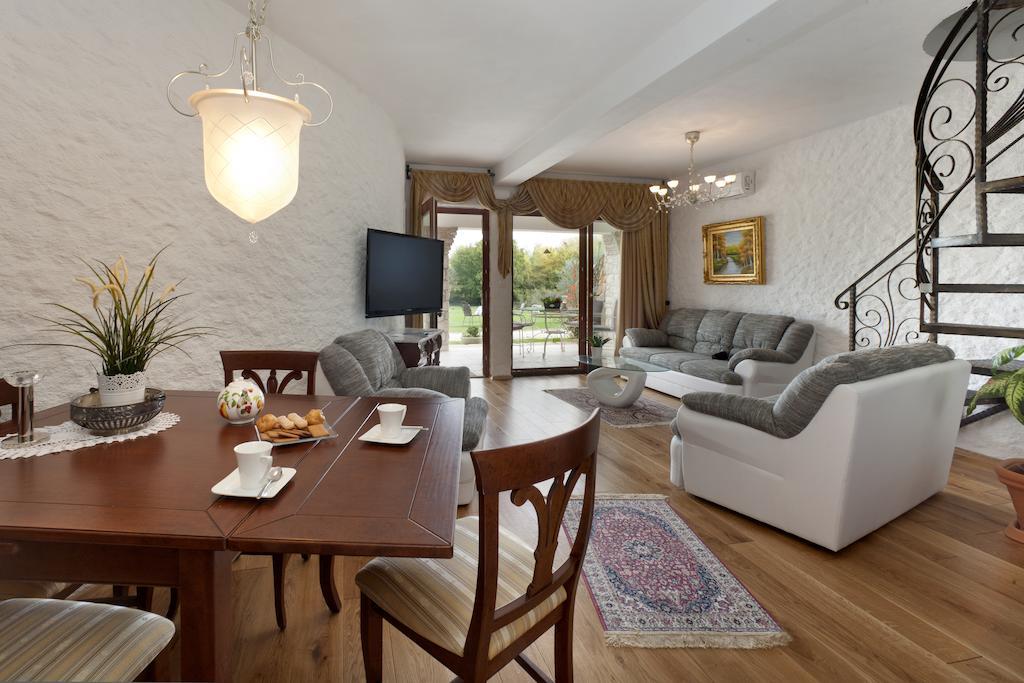 Villa Castello Rausch Valkarin Oda fotoğraf